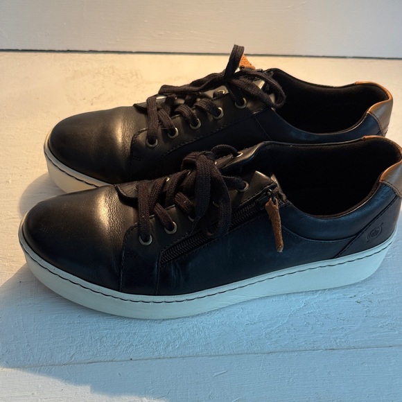 Born - Picture 3 of 3